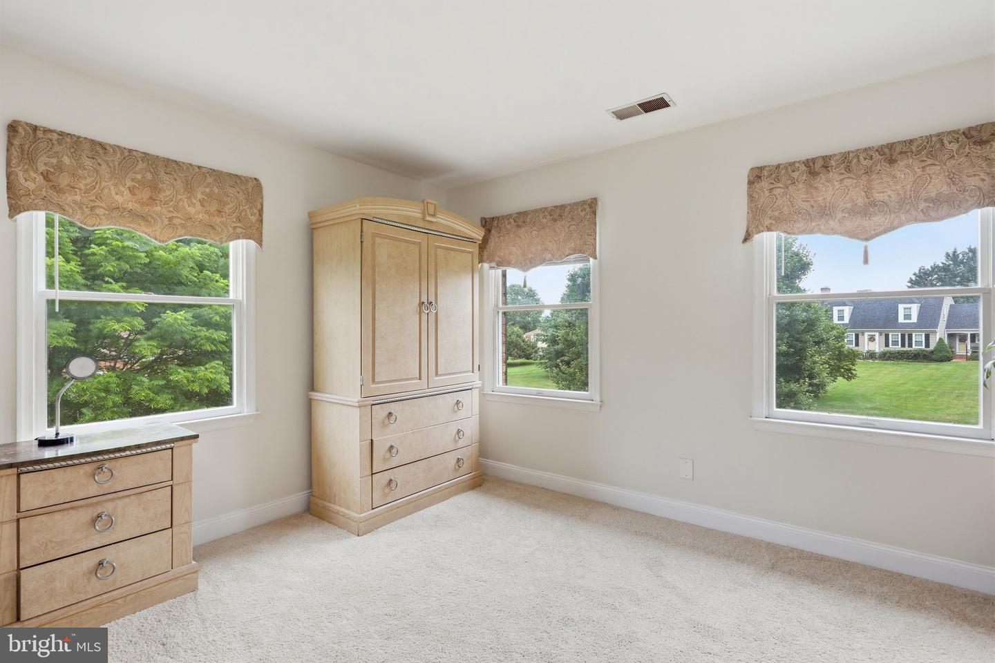 242 Street Of Dreams Property Photo 29