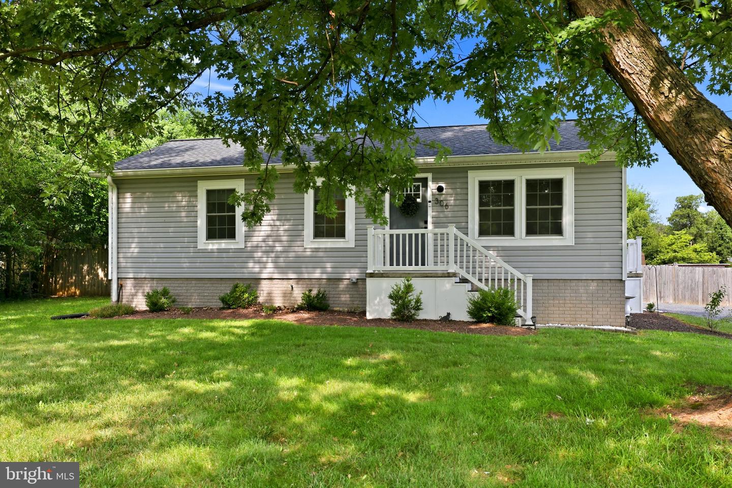 306 Fegan Rd Property Photo 2