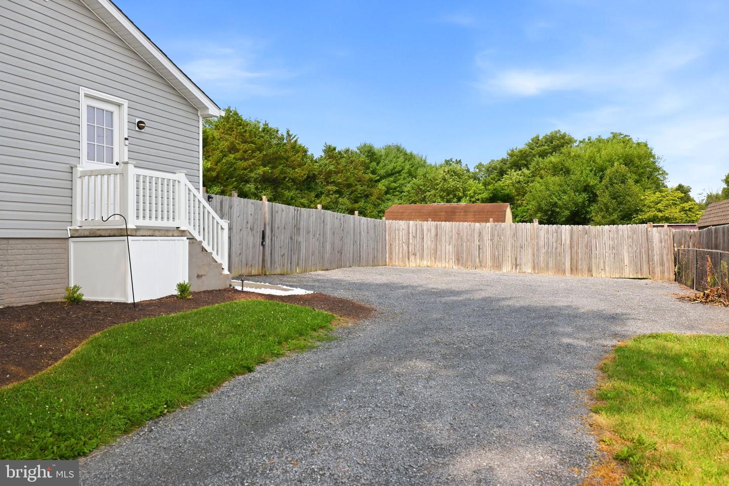 306 Fegan Rd Property Photo 4