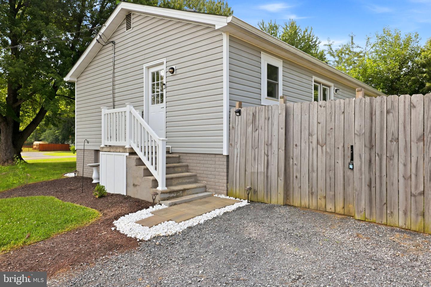306 Fegan Rd Property Photo 5