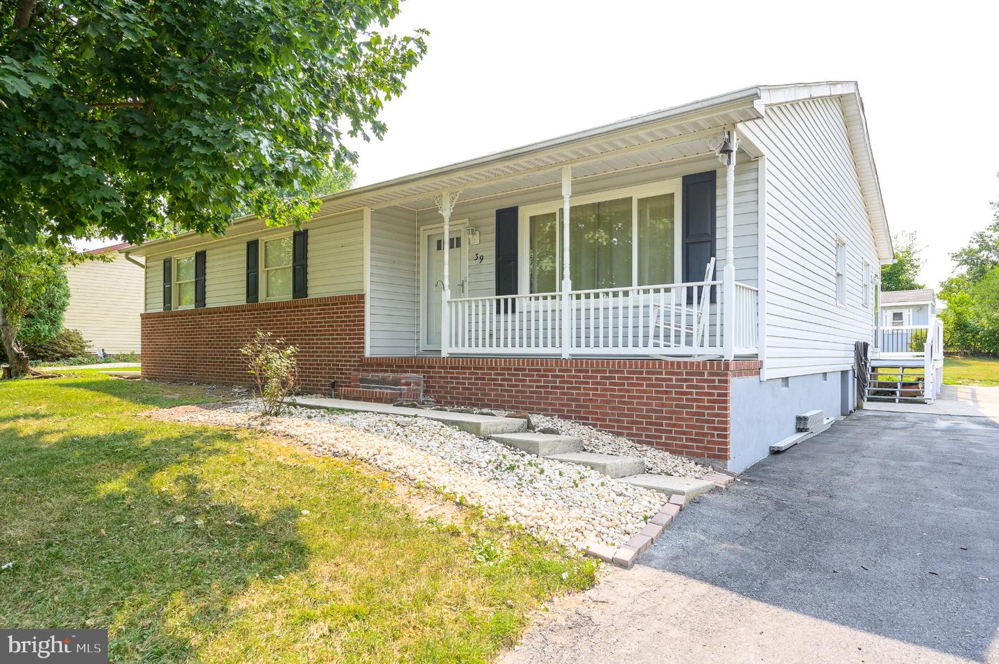39 Rolling Meadows Dr Property Photo 1