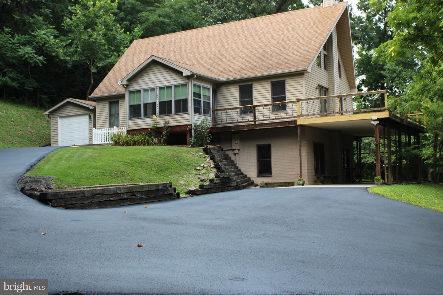 957 Butlers Chapel Rd Property Photo 2