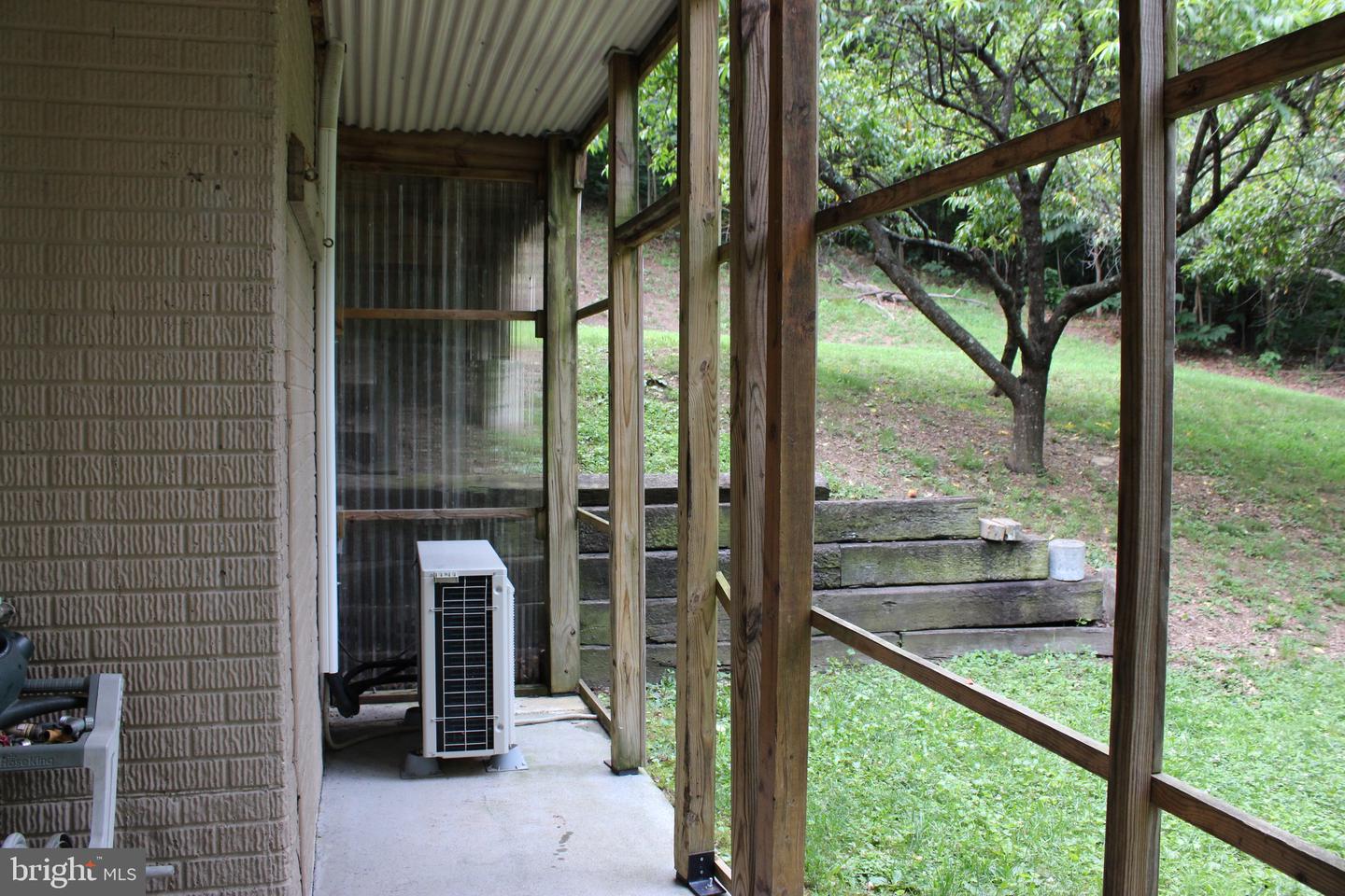 957 Butlers Chapel Rd Property Photo 8