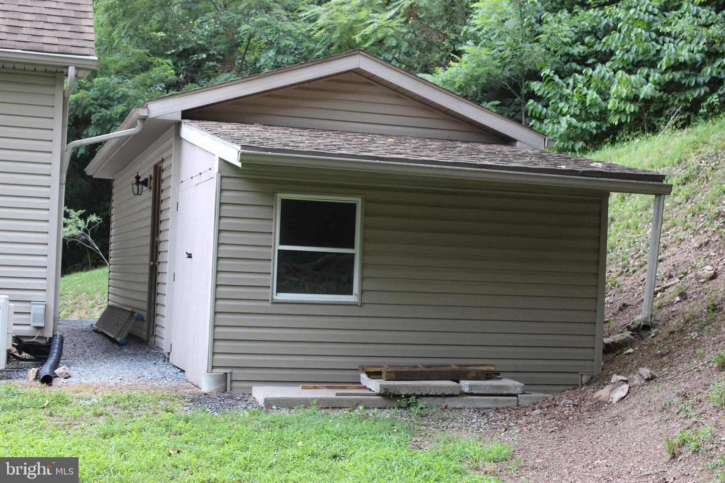 957 Butlers Chapel Rd Property Photo 11