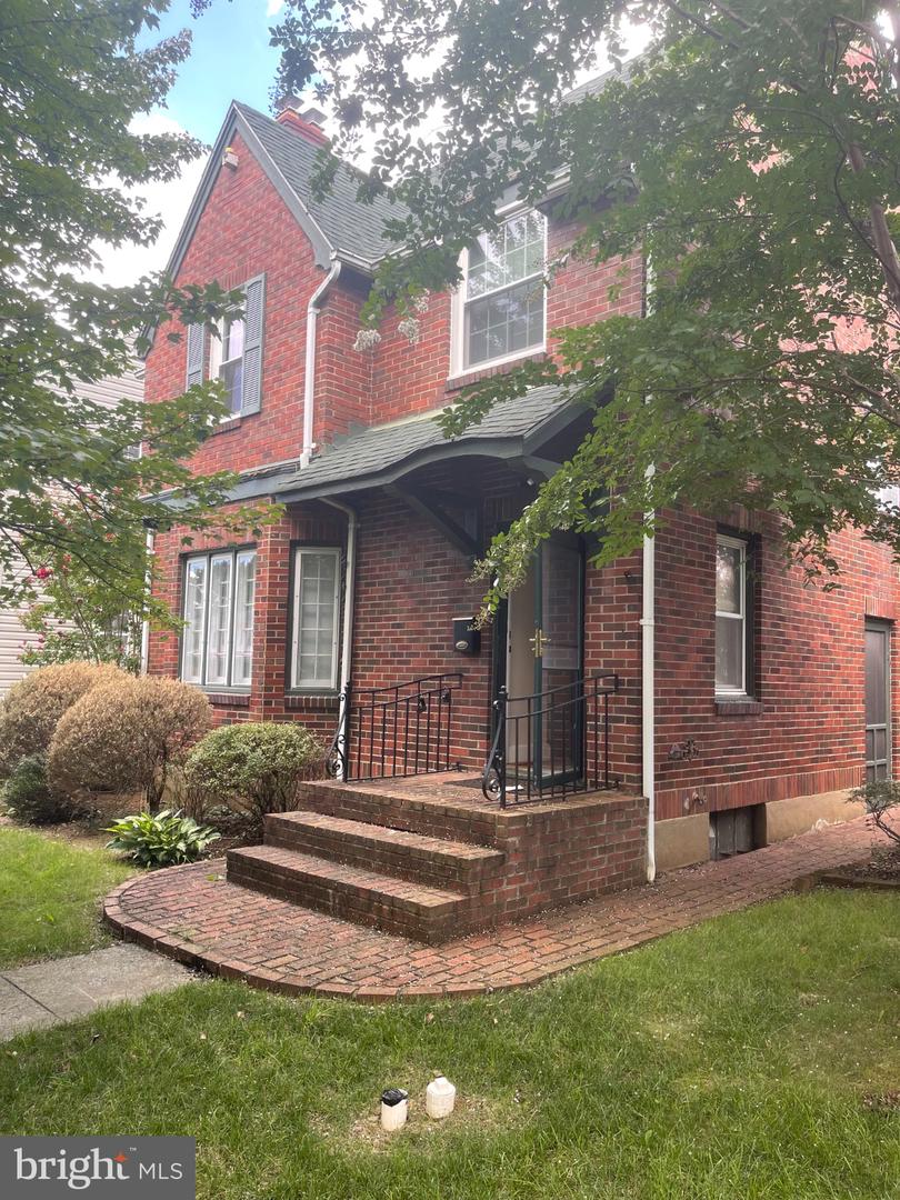 121 N TENNESSE AVENUE Property Photo 1