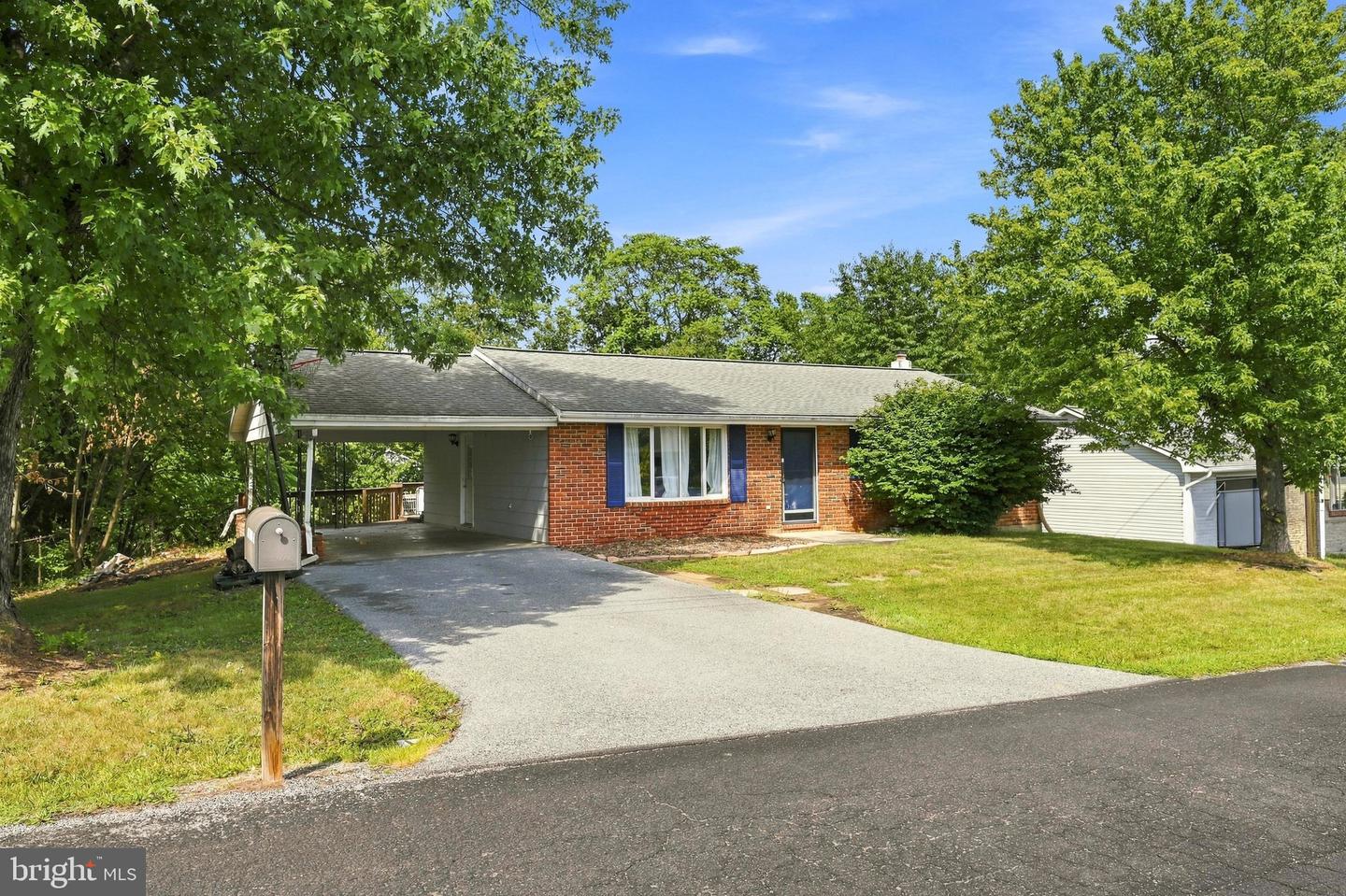 135 Zeiler Dr Property Photo 1