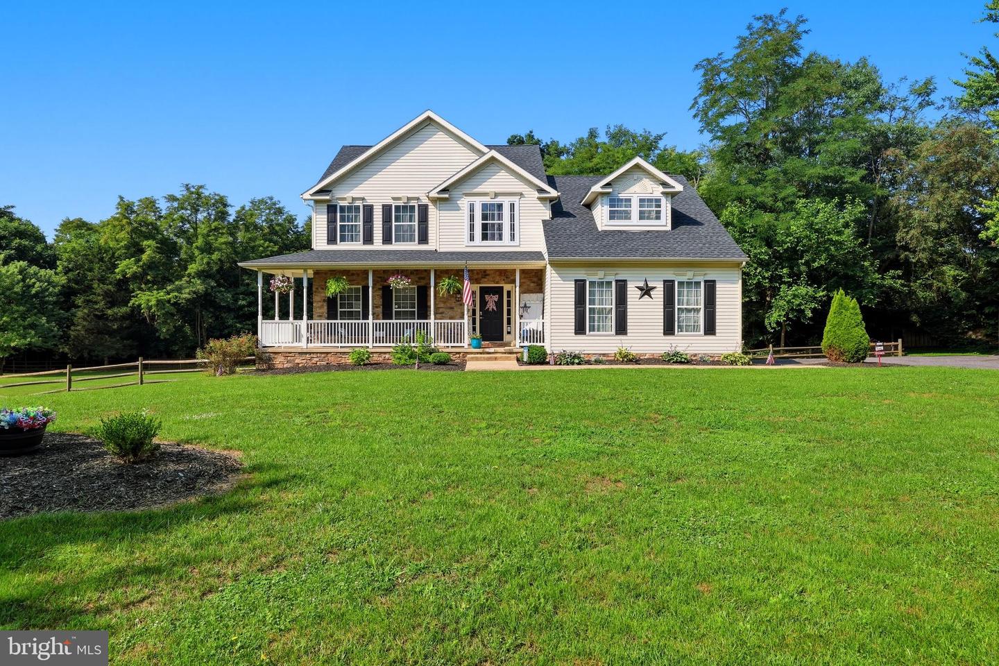 17 VICTORIA LN