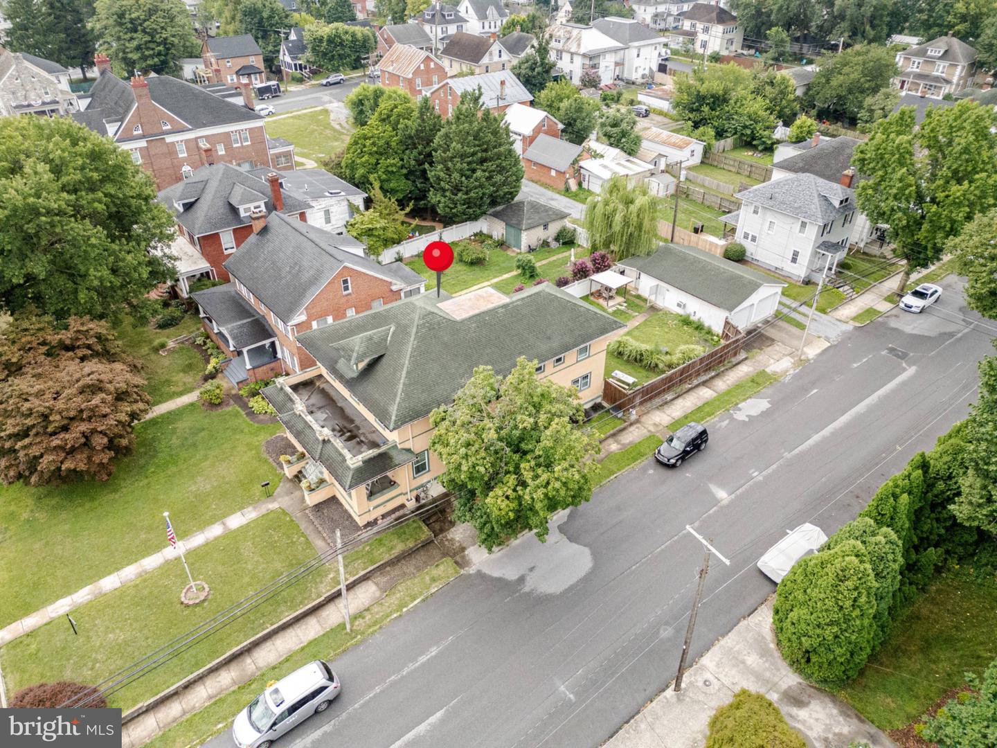 1025 W King St Property Photo 6
