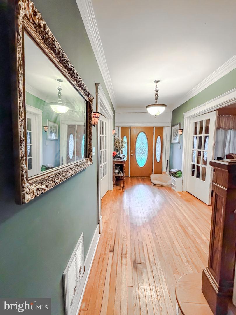 1025 W King St Property Photo 14