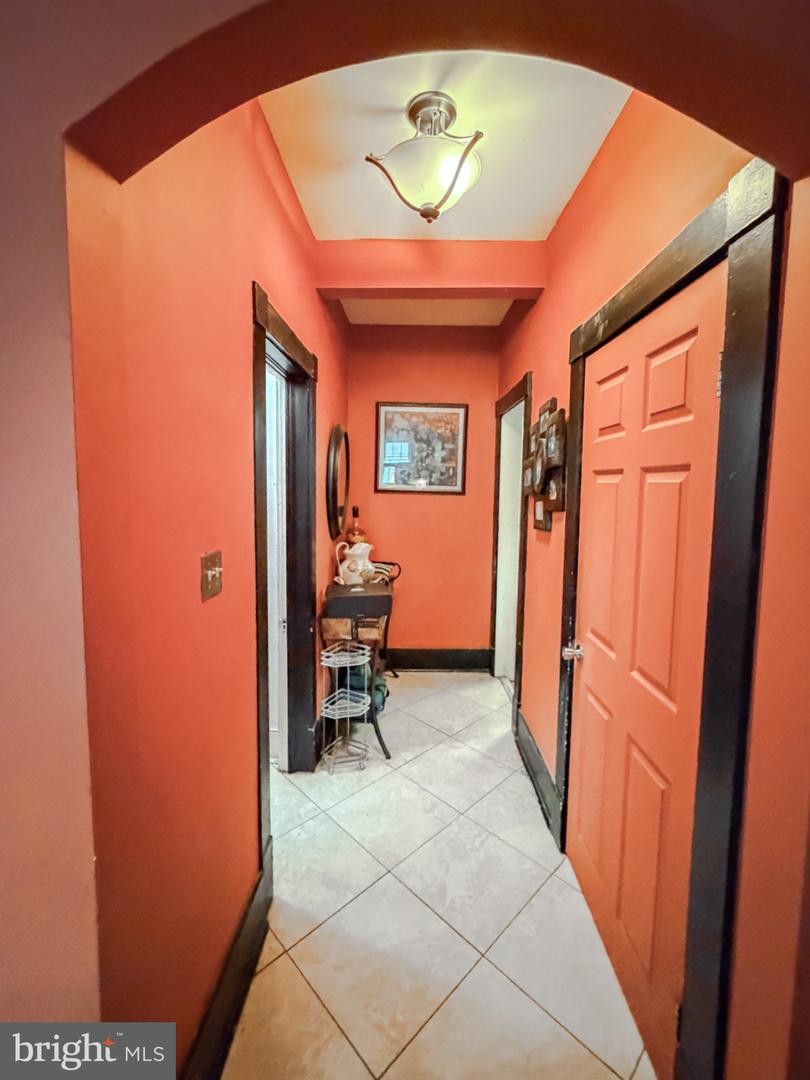 1025 W King St Property Photo 18