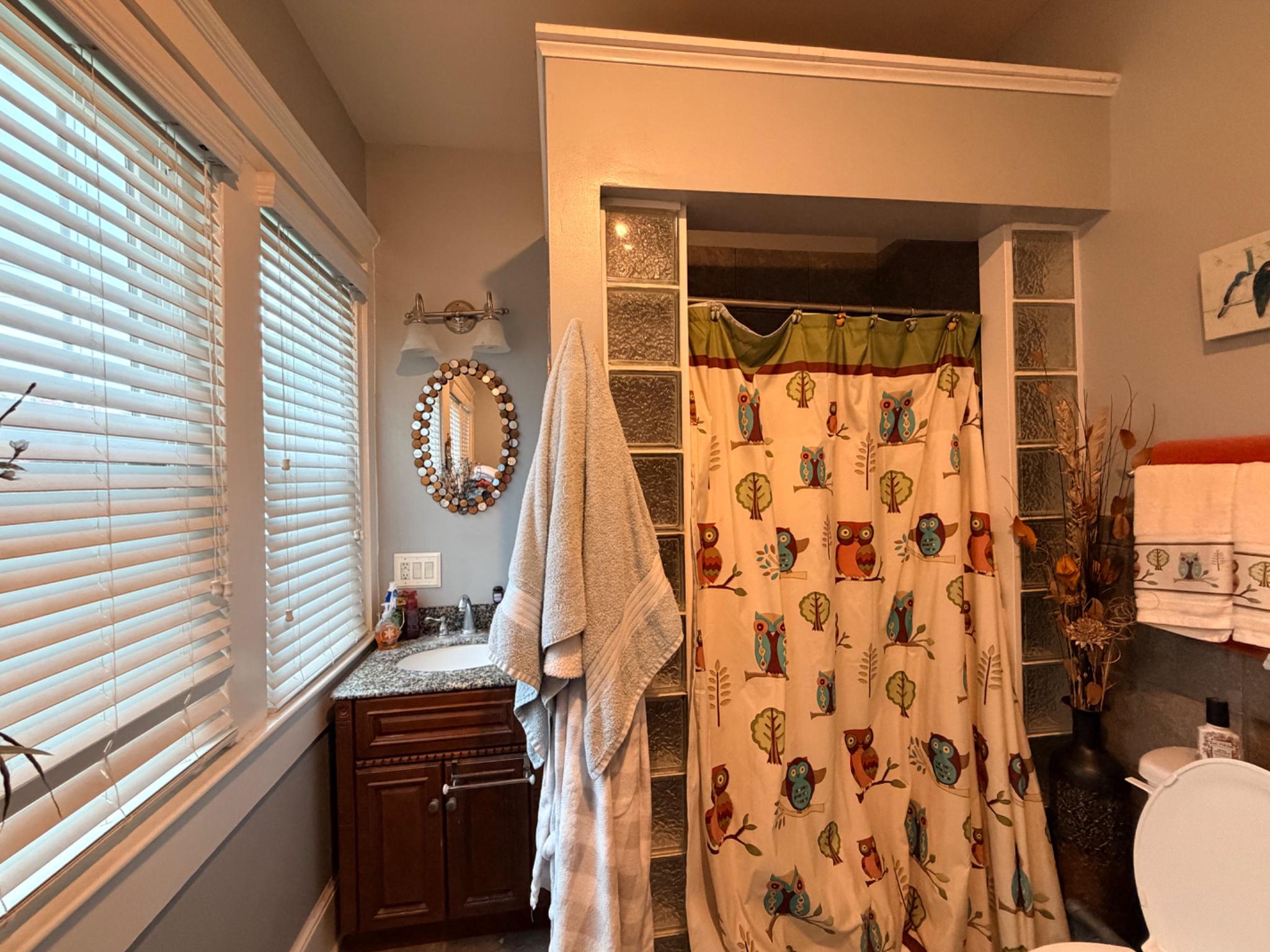 1025 W King St Property Photo 29