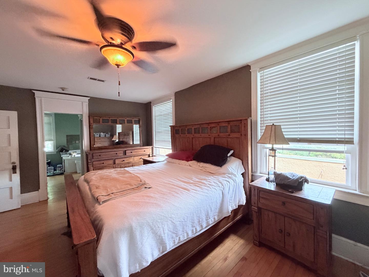 1025 W King St Property Photo 36