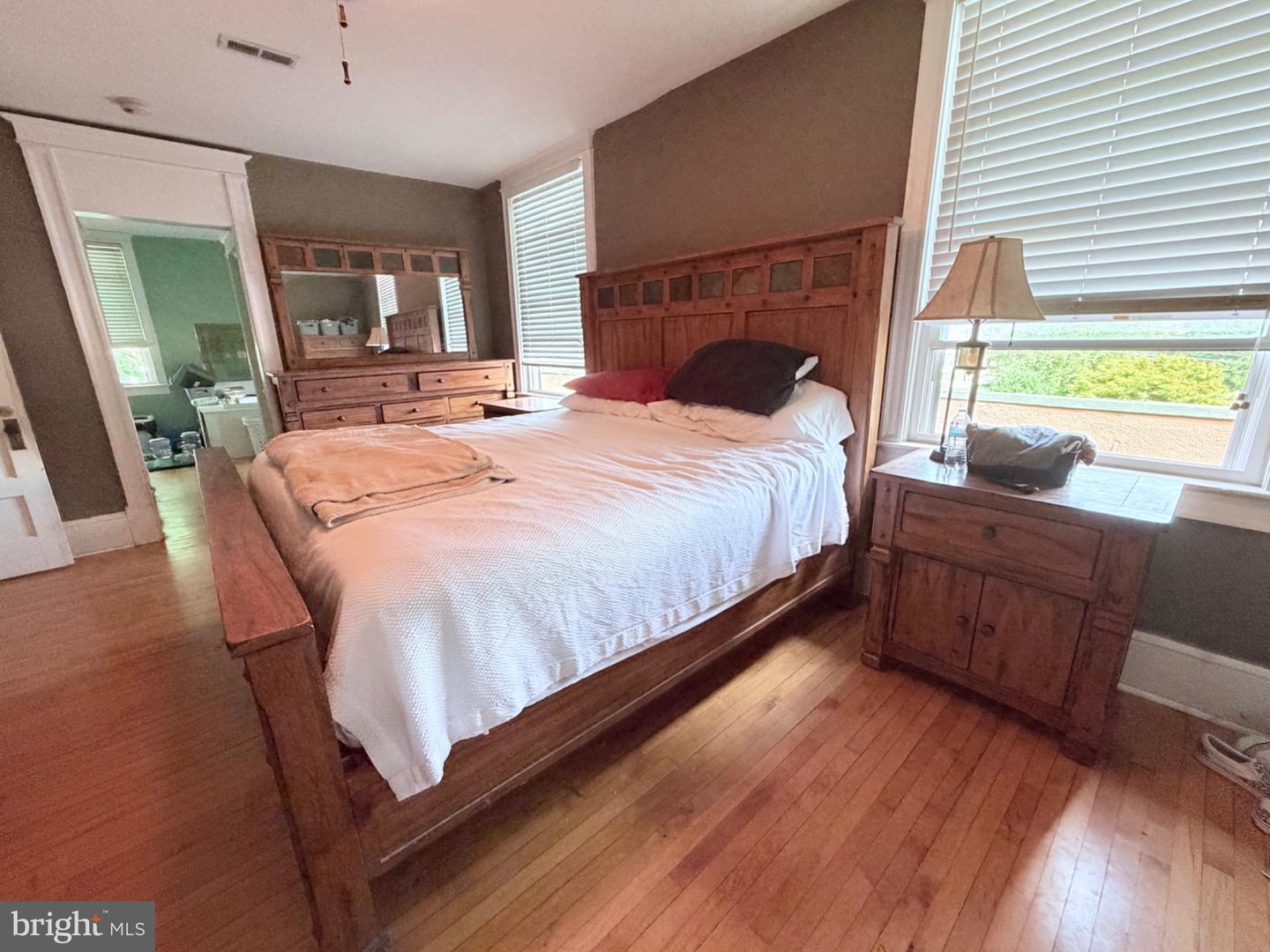 1025 W King St Property Photo 37