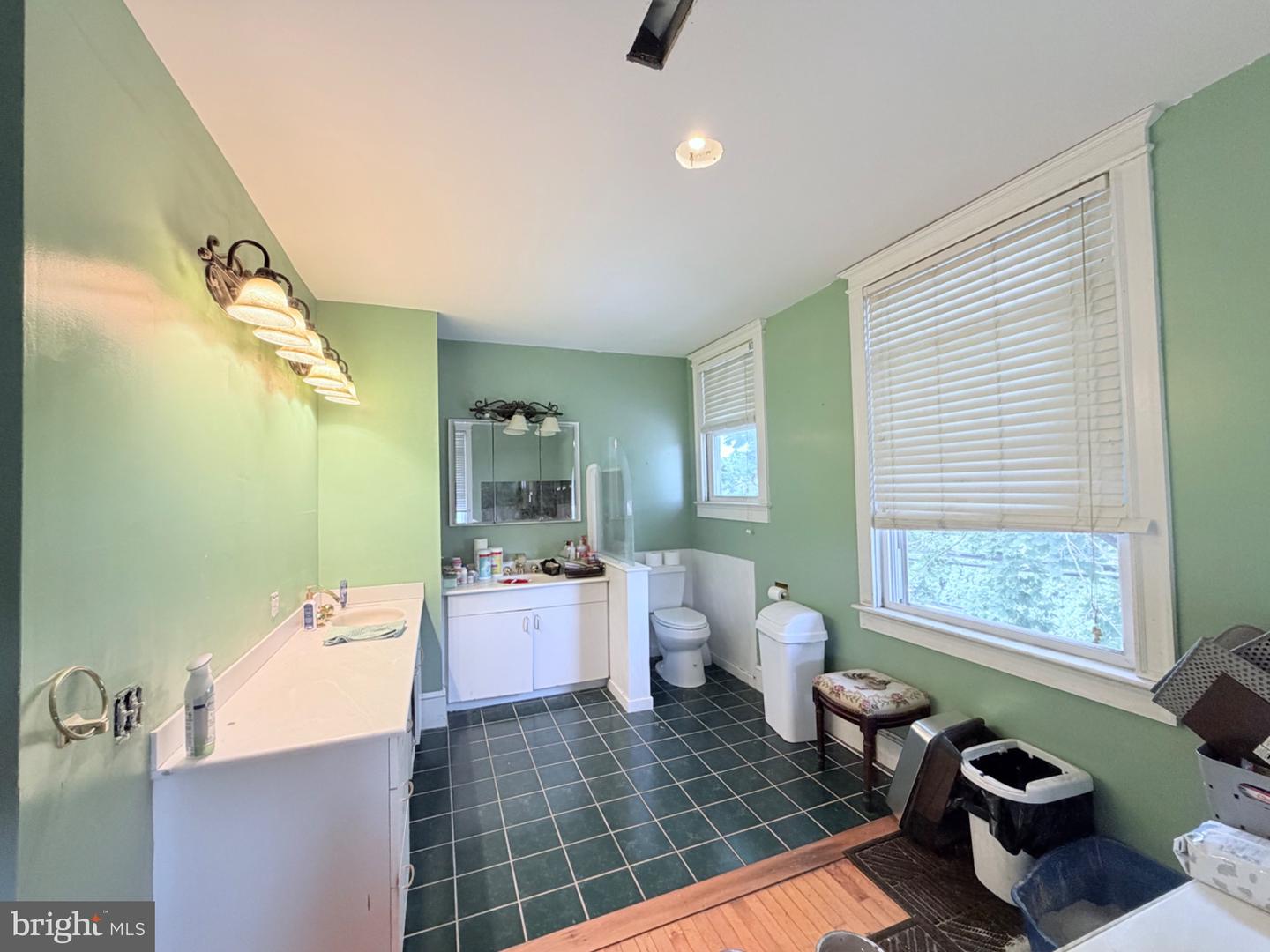 1025 W King St Property Photo 39