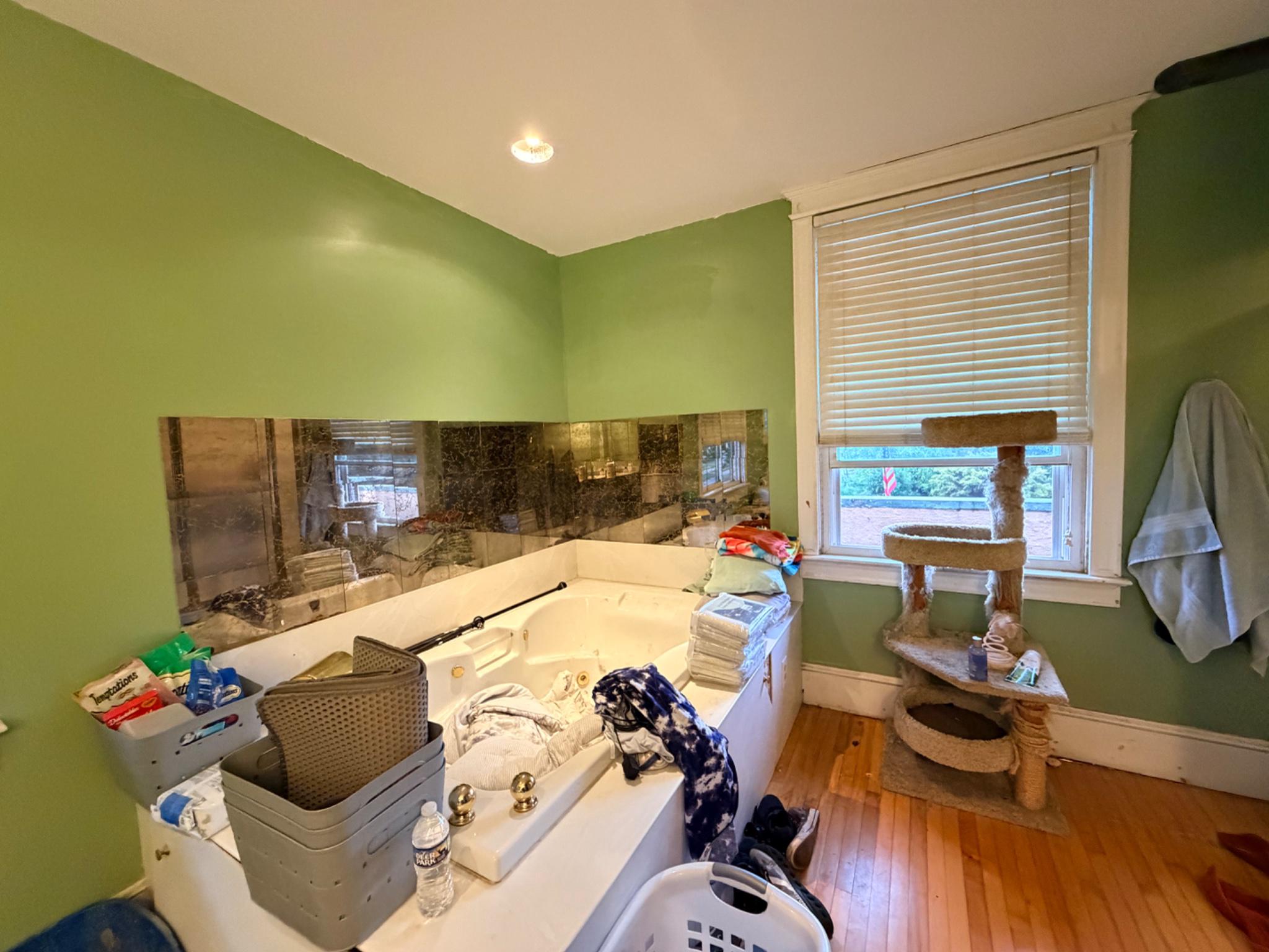1025 W King St Property Photo 41