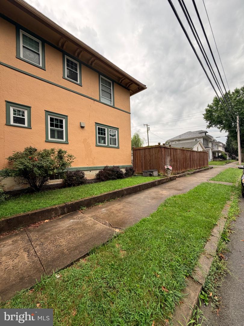1025 W King St Property Photo 50