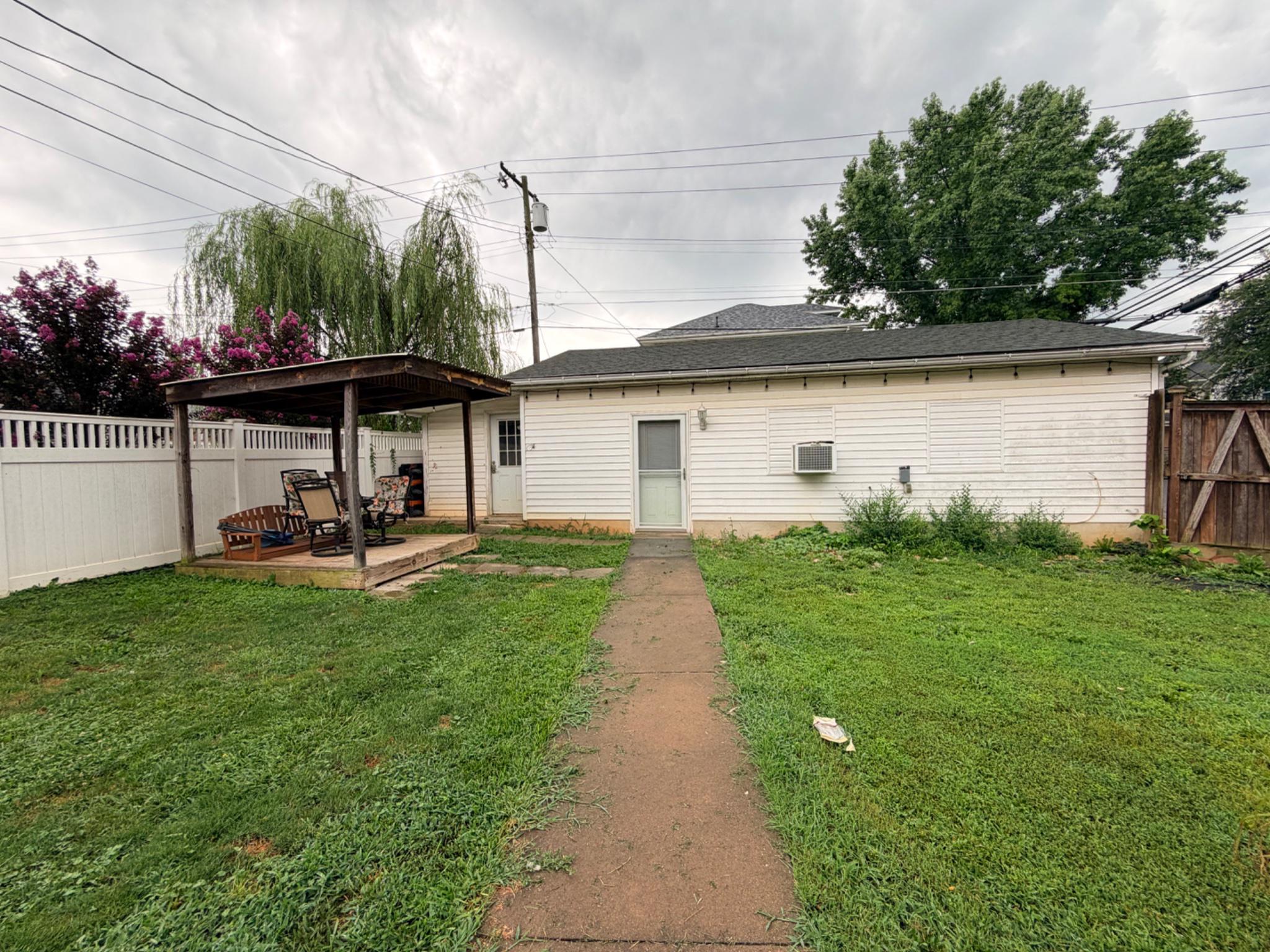 1025 W King St Property Photo 51