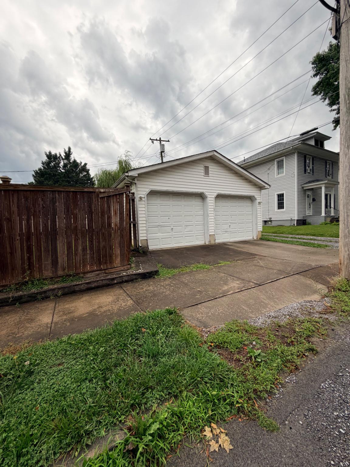 1025 W King St Property Photo 53