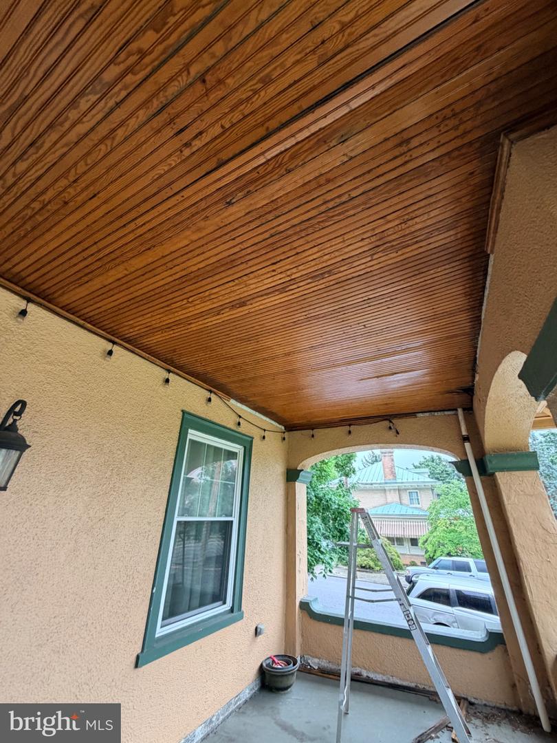 1025 W King St Property Photo 58