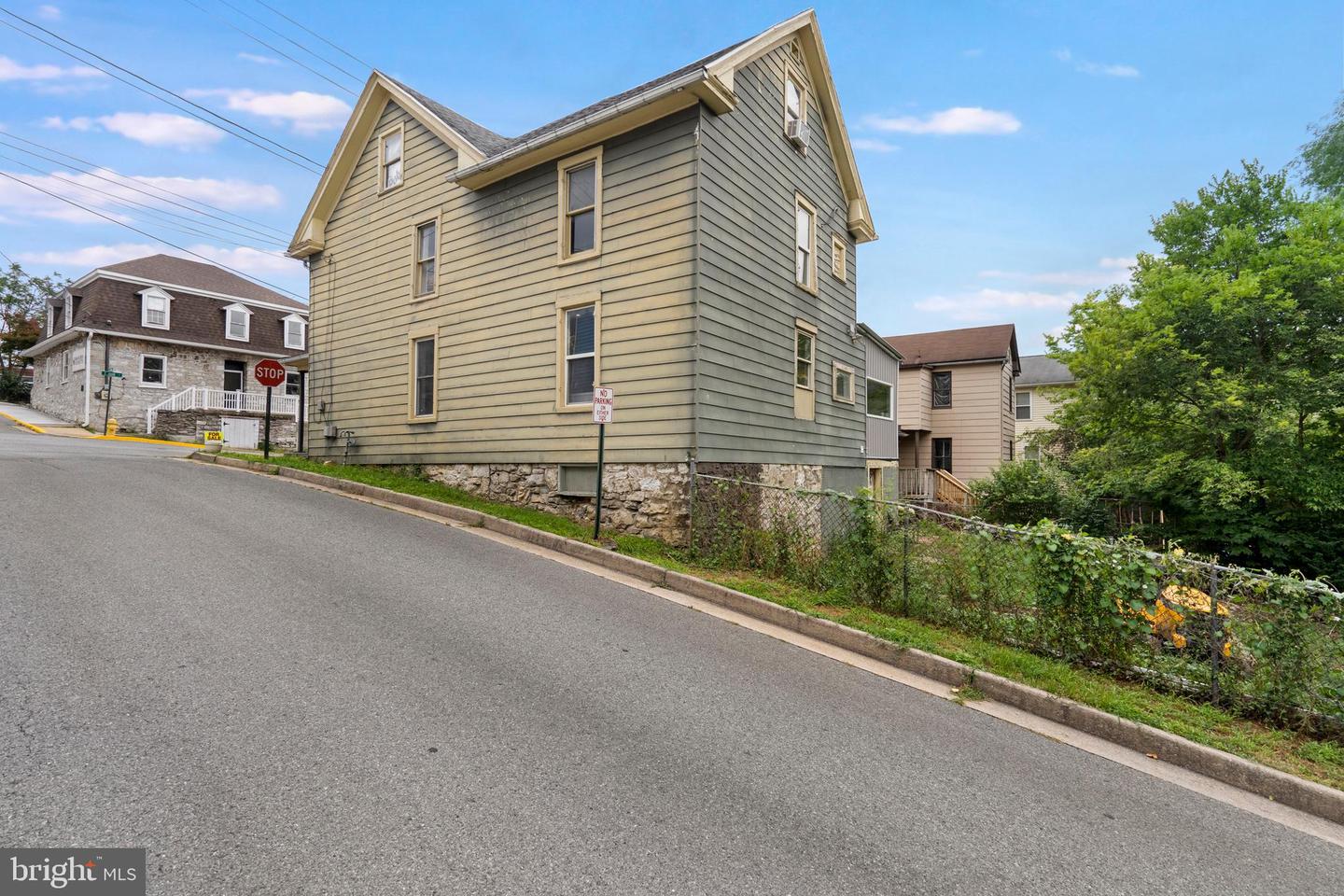 200 E John St Property Photo 21