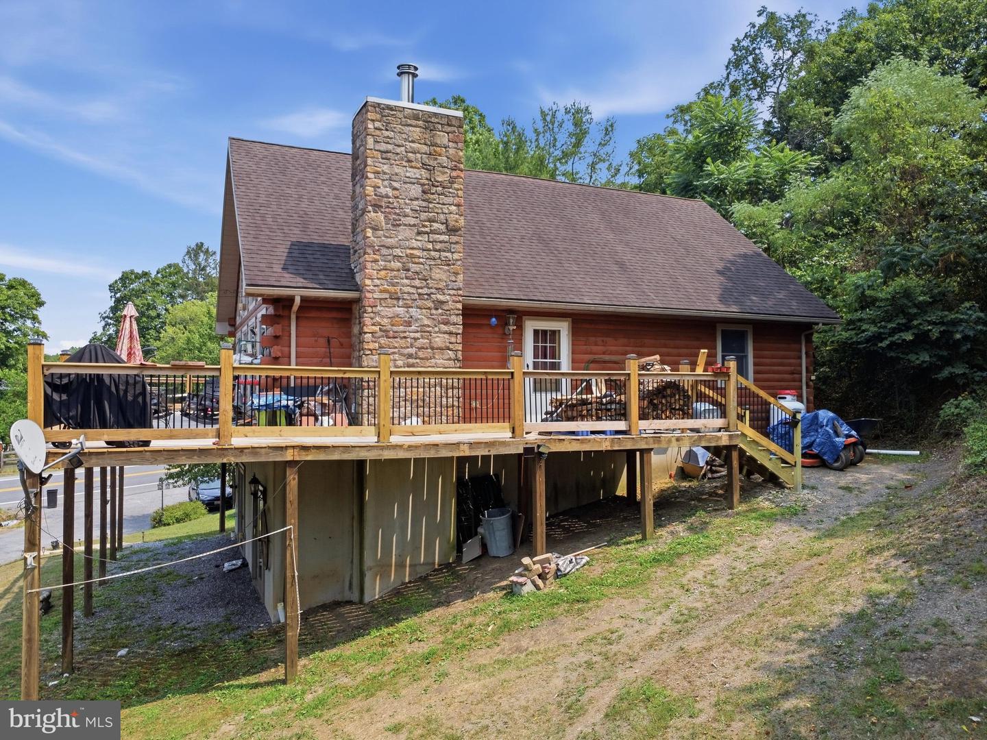 11181 And 11185 Hedgesville Rd Property Photo 4