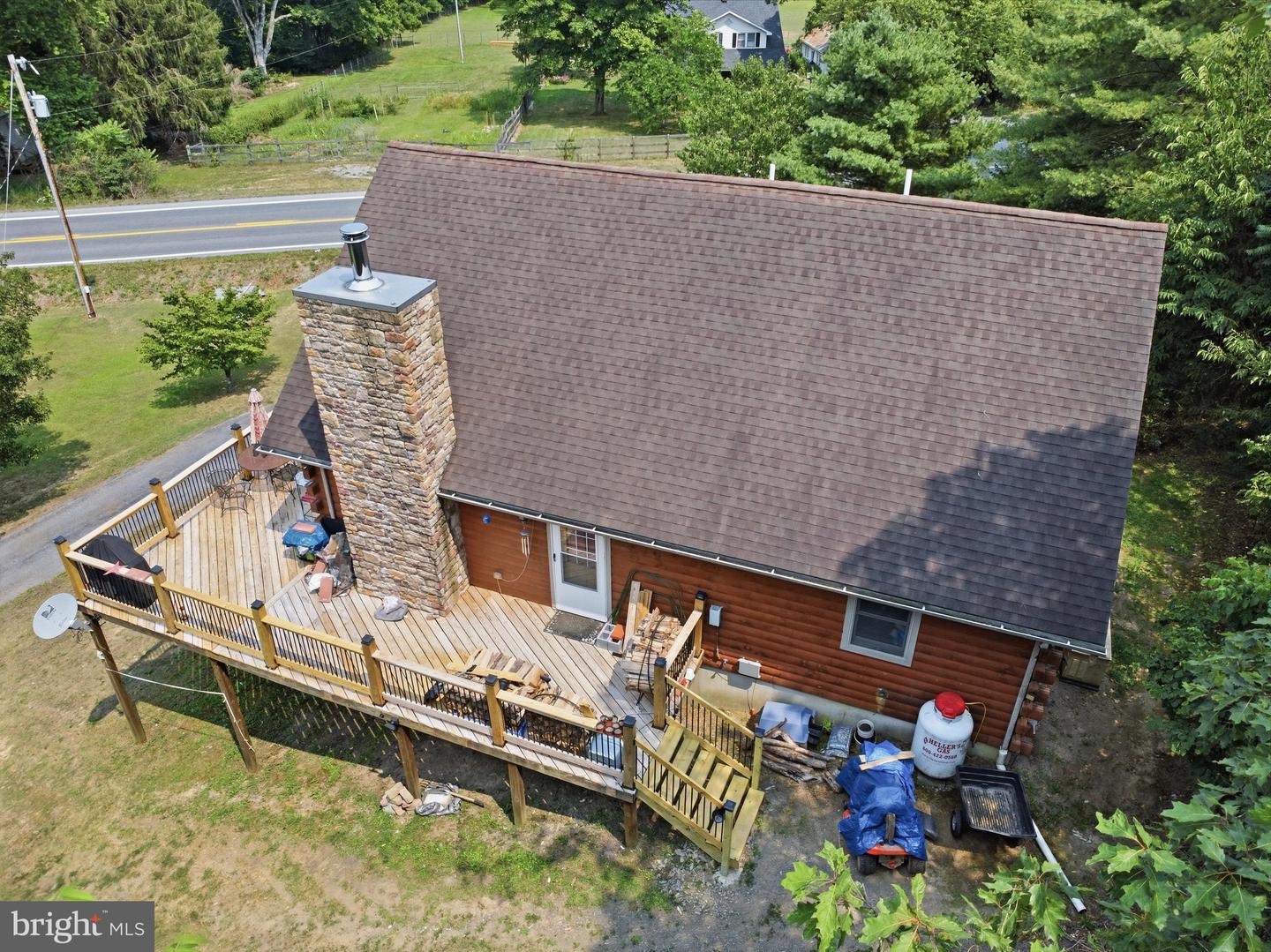 11181 And 11185 Hedgesville Rd Property Photo 8