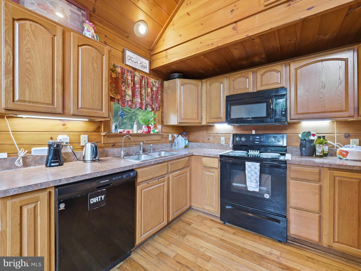 11181 And 11185 Hedgesville Rd Property Photo 23