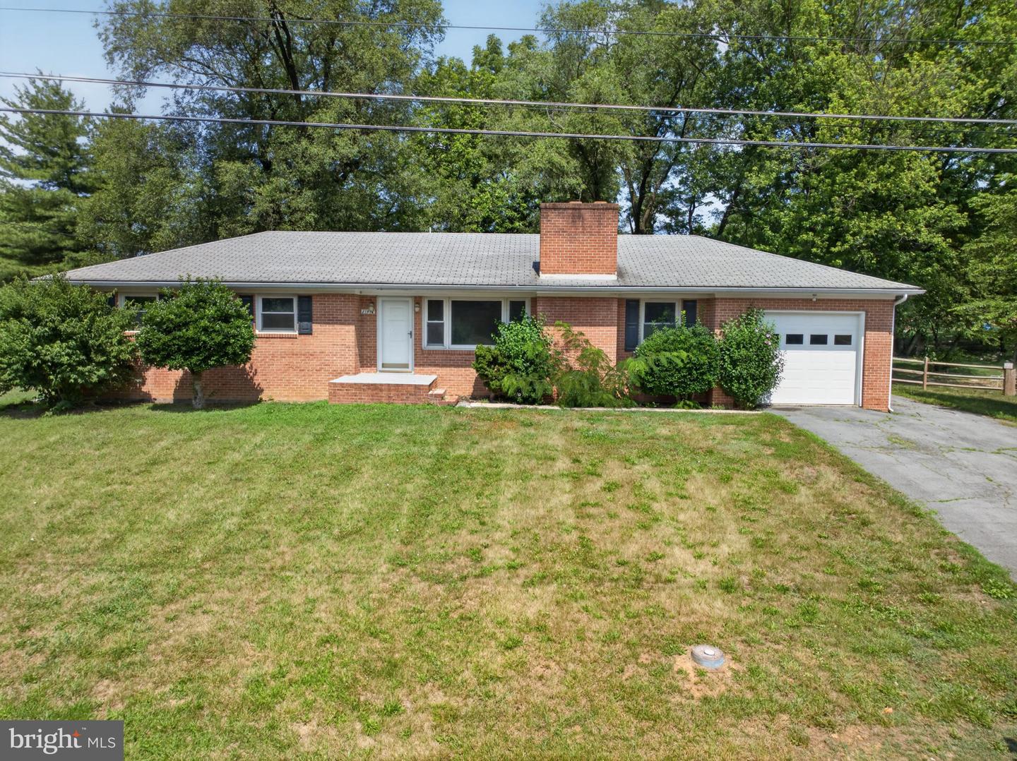 142 TAMMY LN Property Photo 1