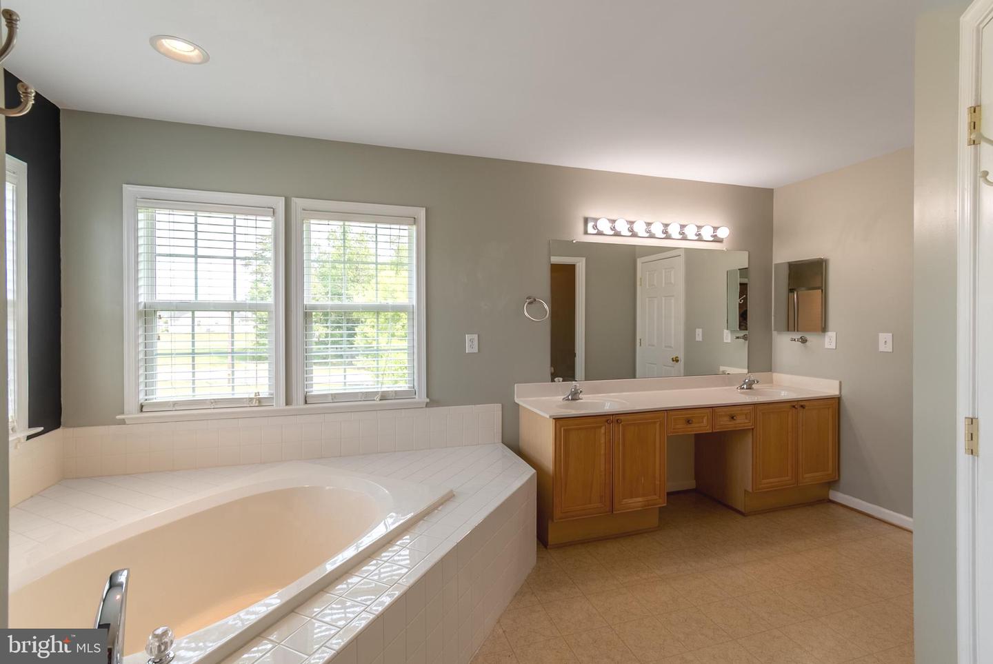 21 Backing Circle Property Photo 31