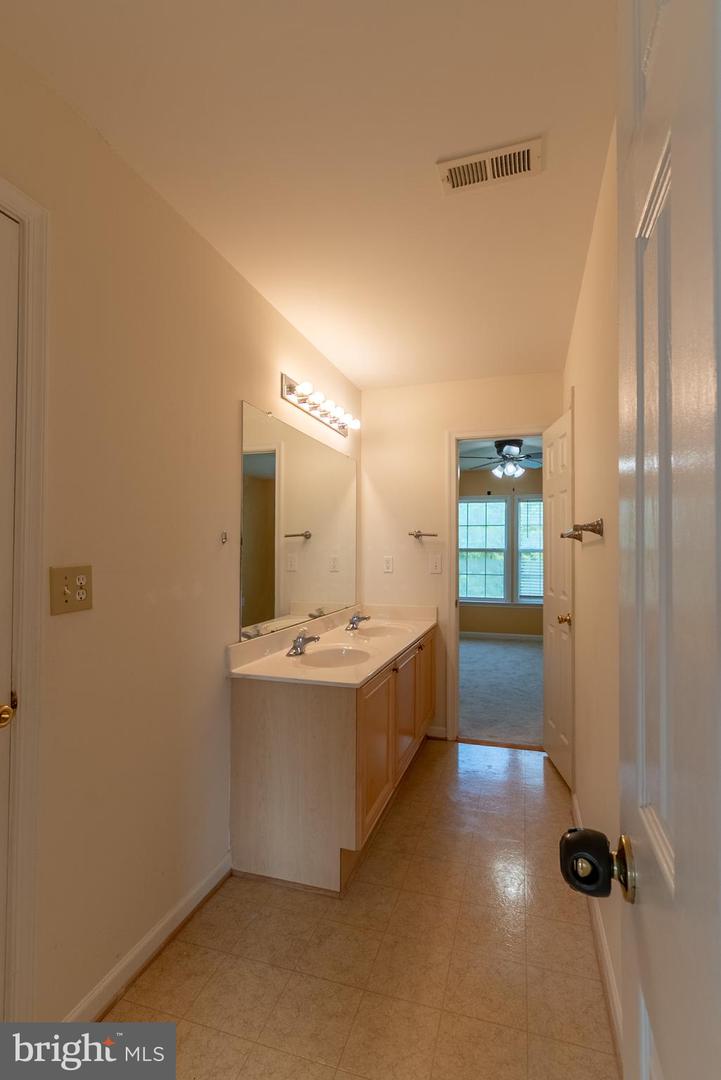 21 Backing Circle Property Photo 36