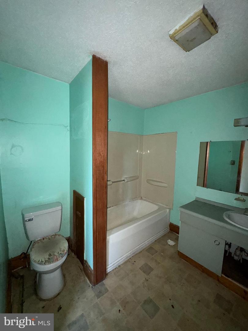 308 W Martin St Property Photo 24