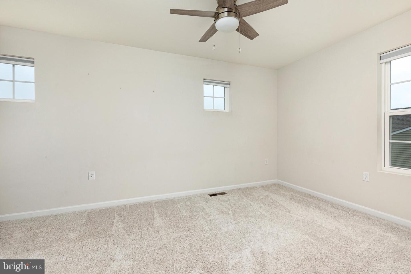 223 Luxor Ct Property Photo 16
