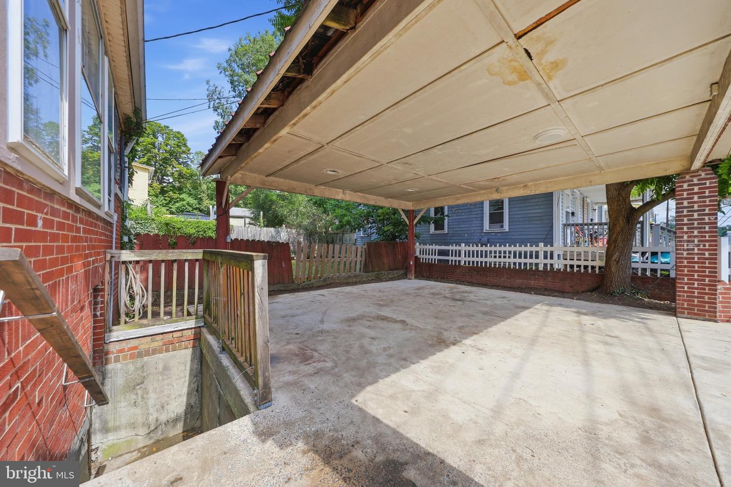 800 W King Property Photo 57