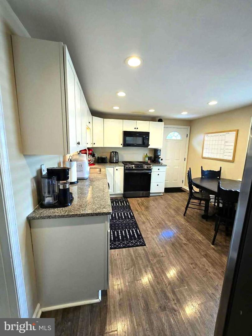 120 N High St Property Photo 9