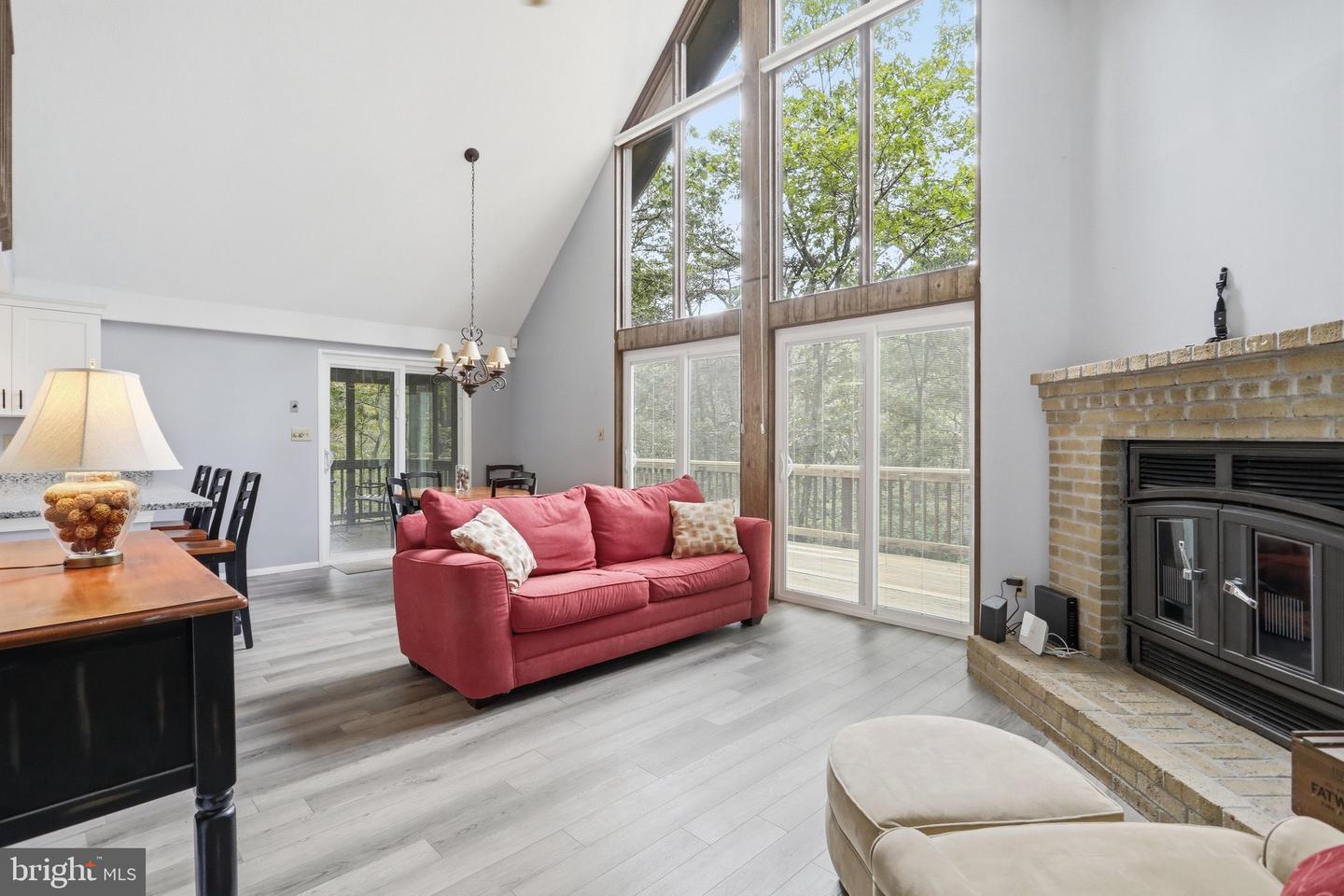 354 Animikean Rdg Property Photo 4