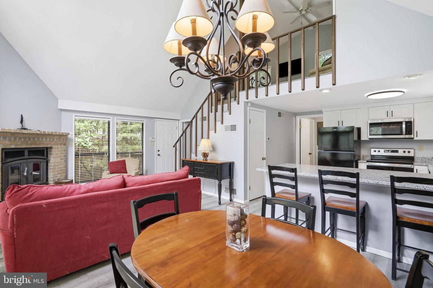 354 Animikean Rdg Property Photo 8