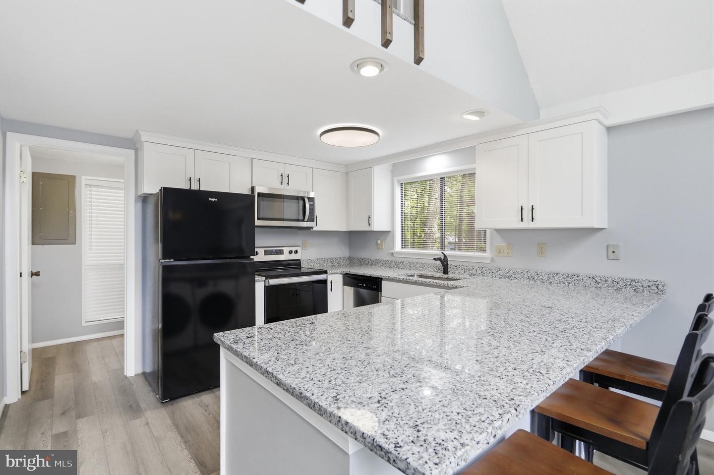 354 Animikean Rdg Property Photo 9