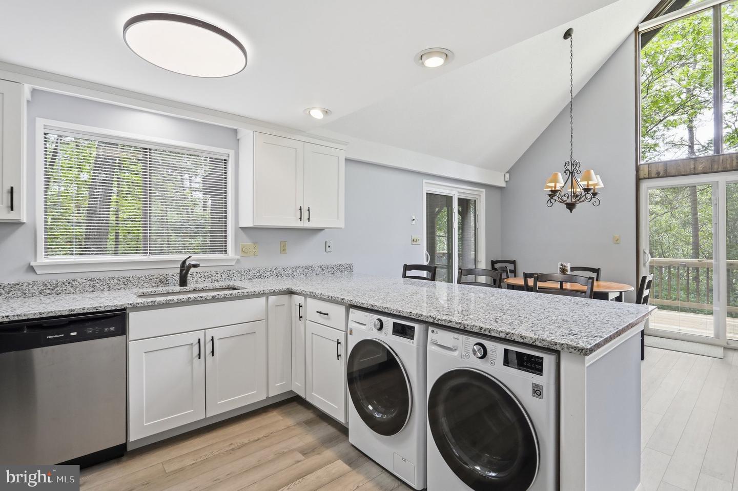 354 Animikean Rdg Property Photo 12
