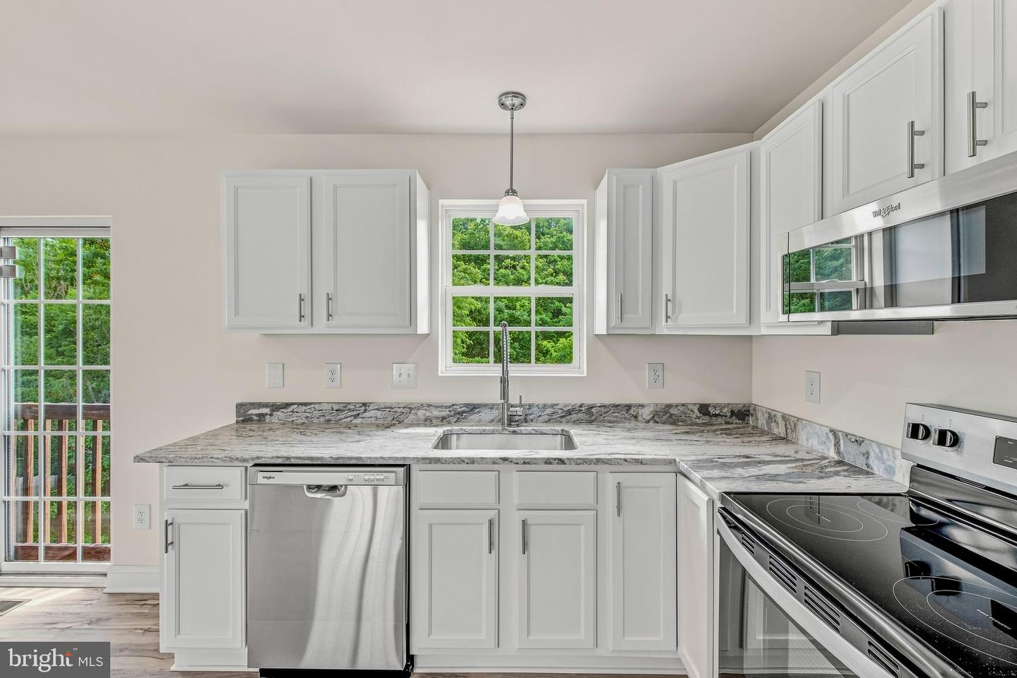 77 Eisenhower Cir Property Photo 24