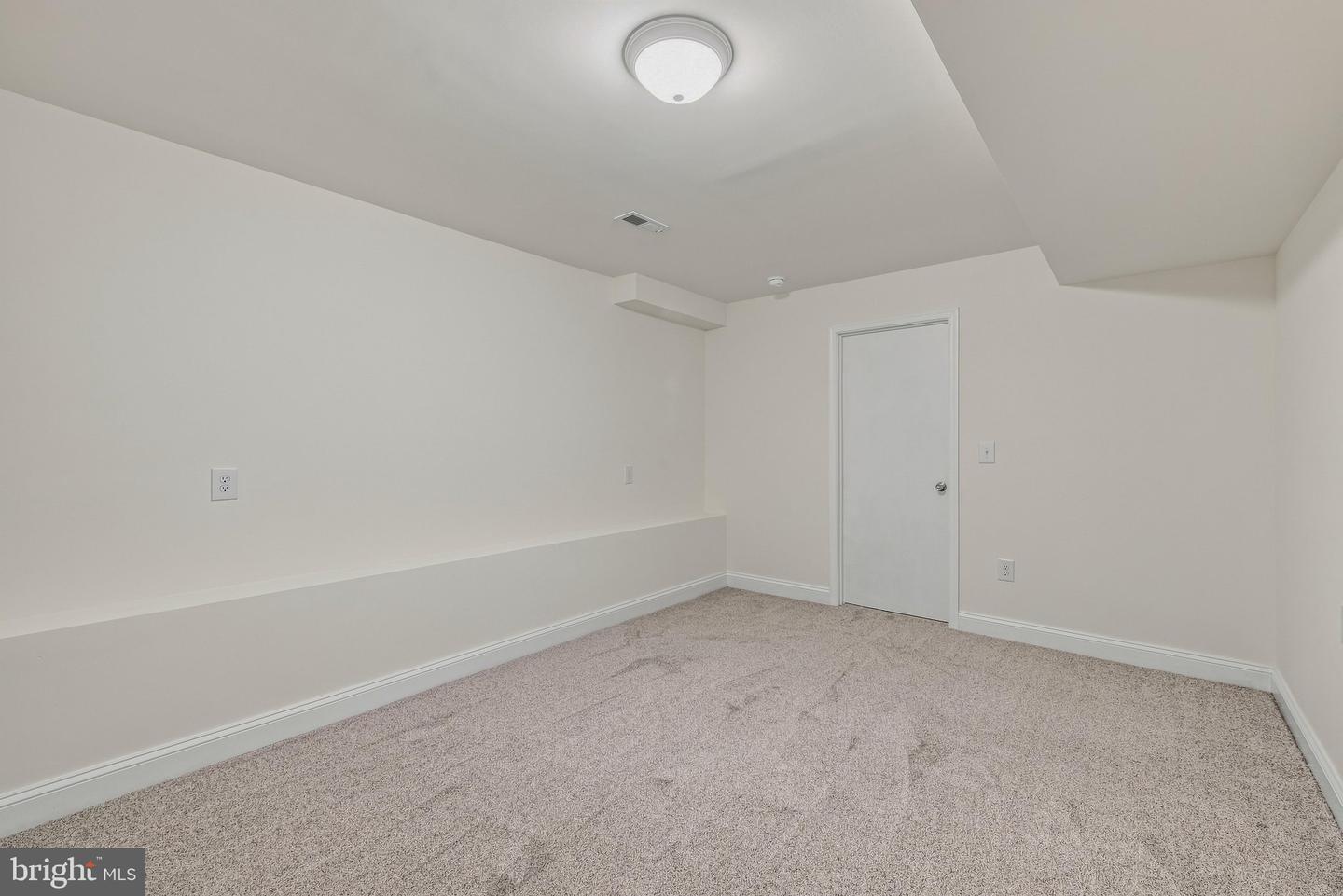 77 Eisenhower Cir Property Photo 43