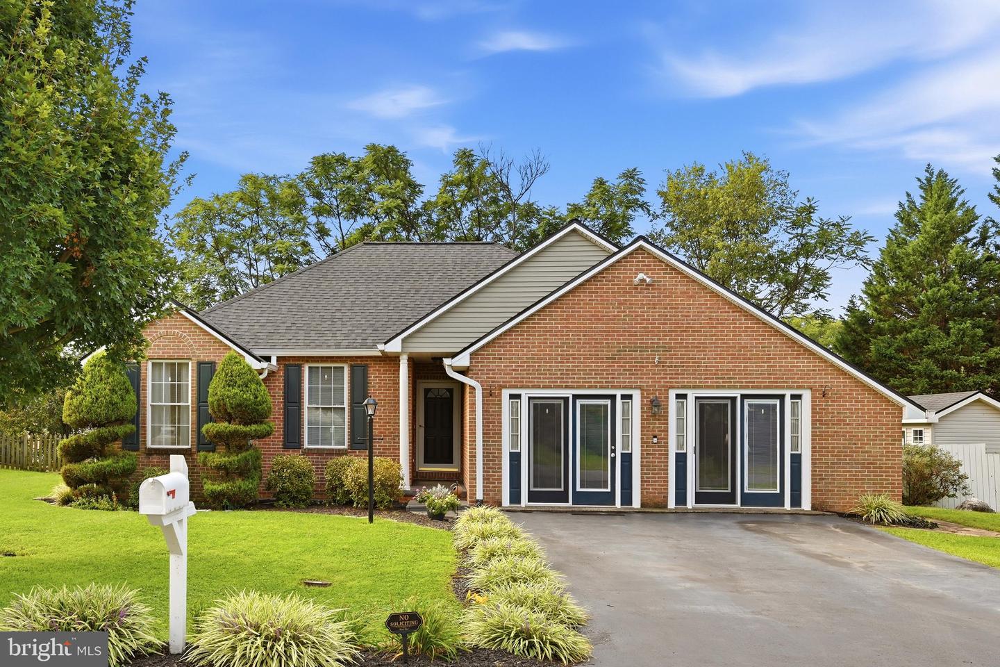 117 Gemstone Dr Property Photo 1