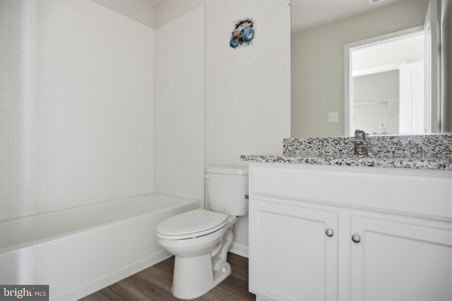 112 Paddington St Property Photo 23