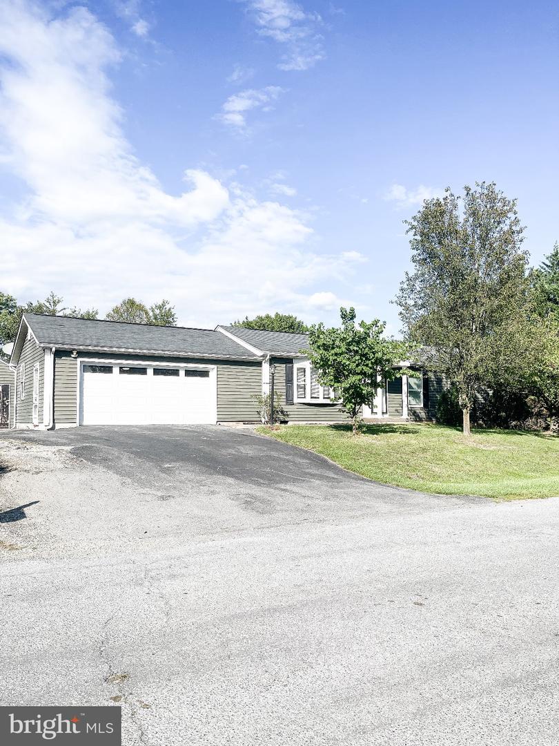33 Whirlwind Dr Property Photo 1