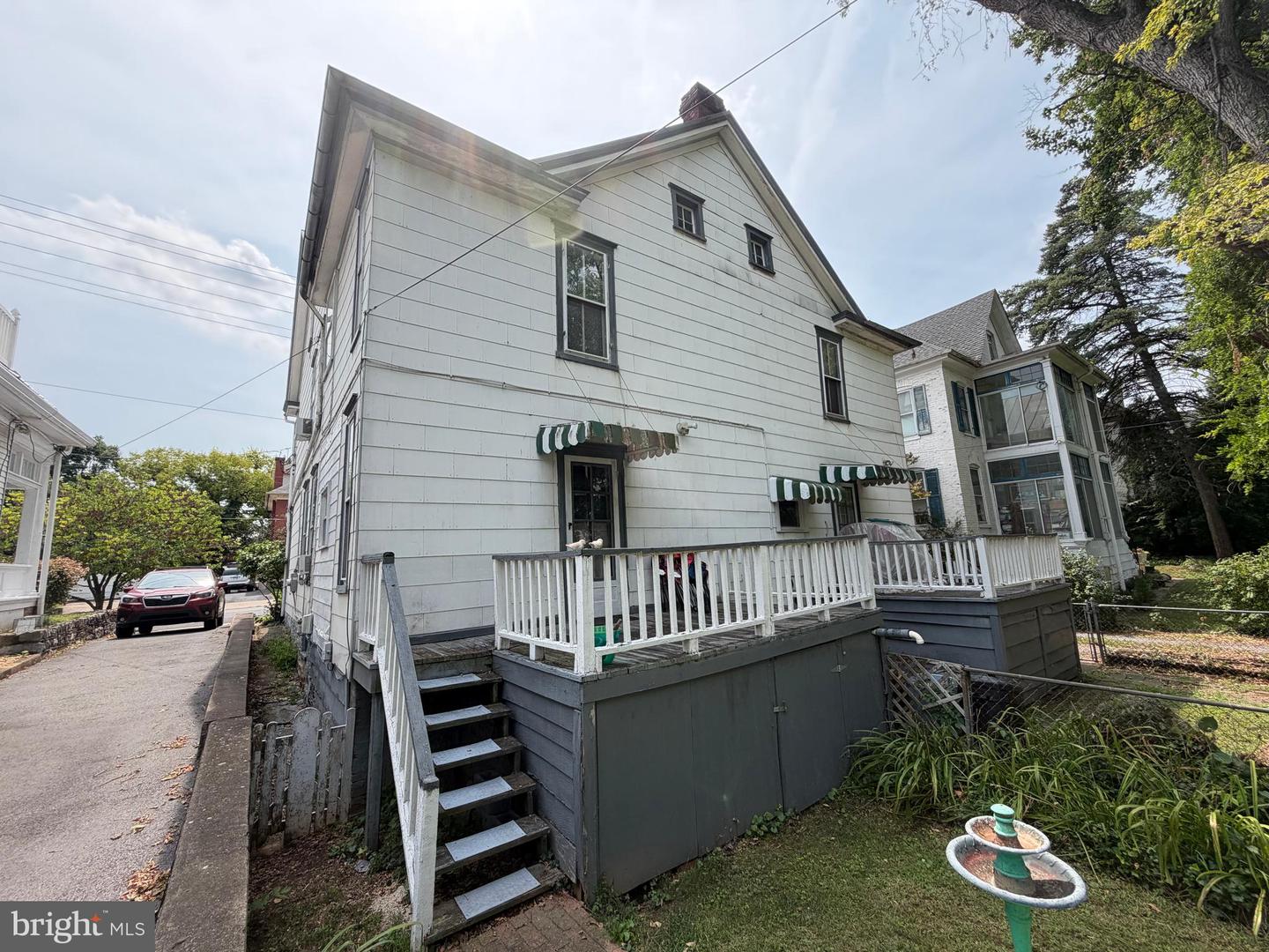 508 W Burke St Property Photo 4
