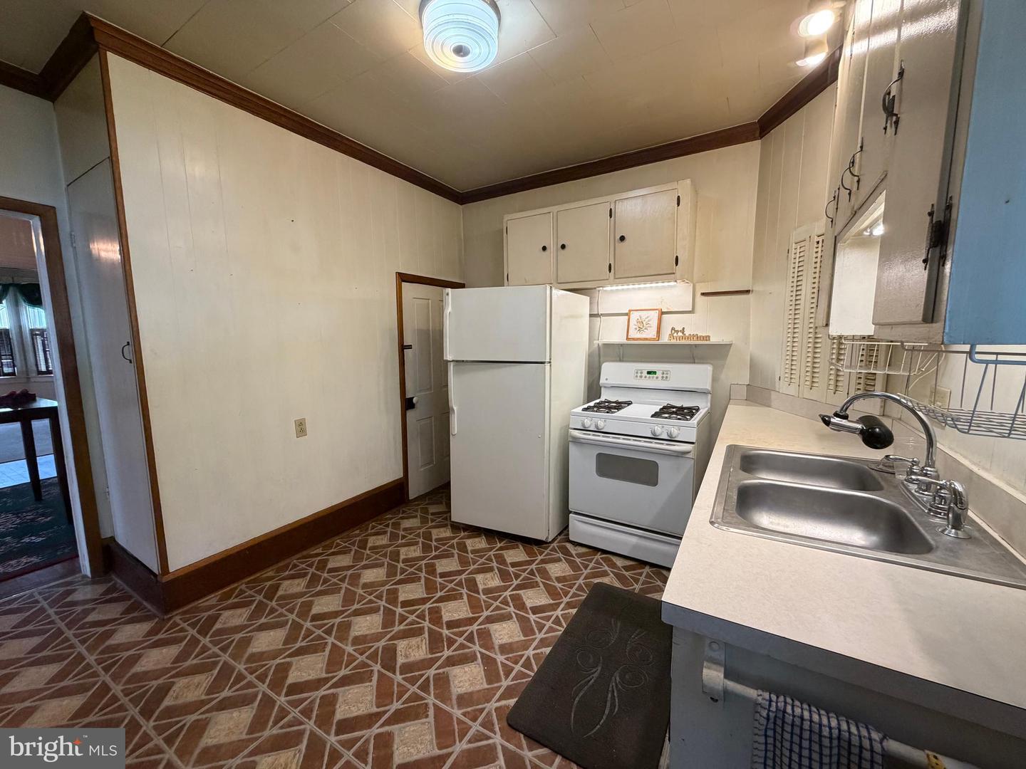 508 W Burke St Property Photo 17