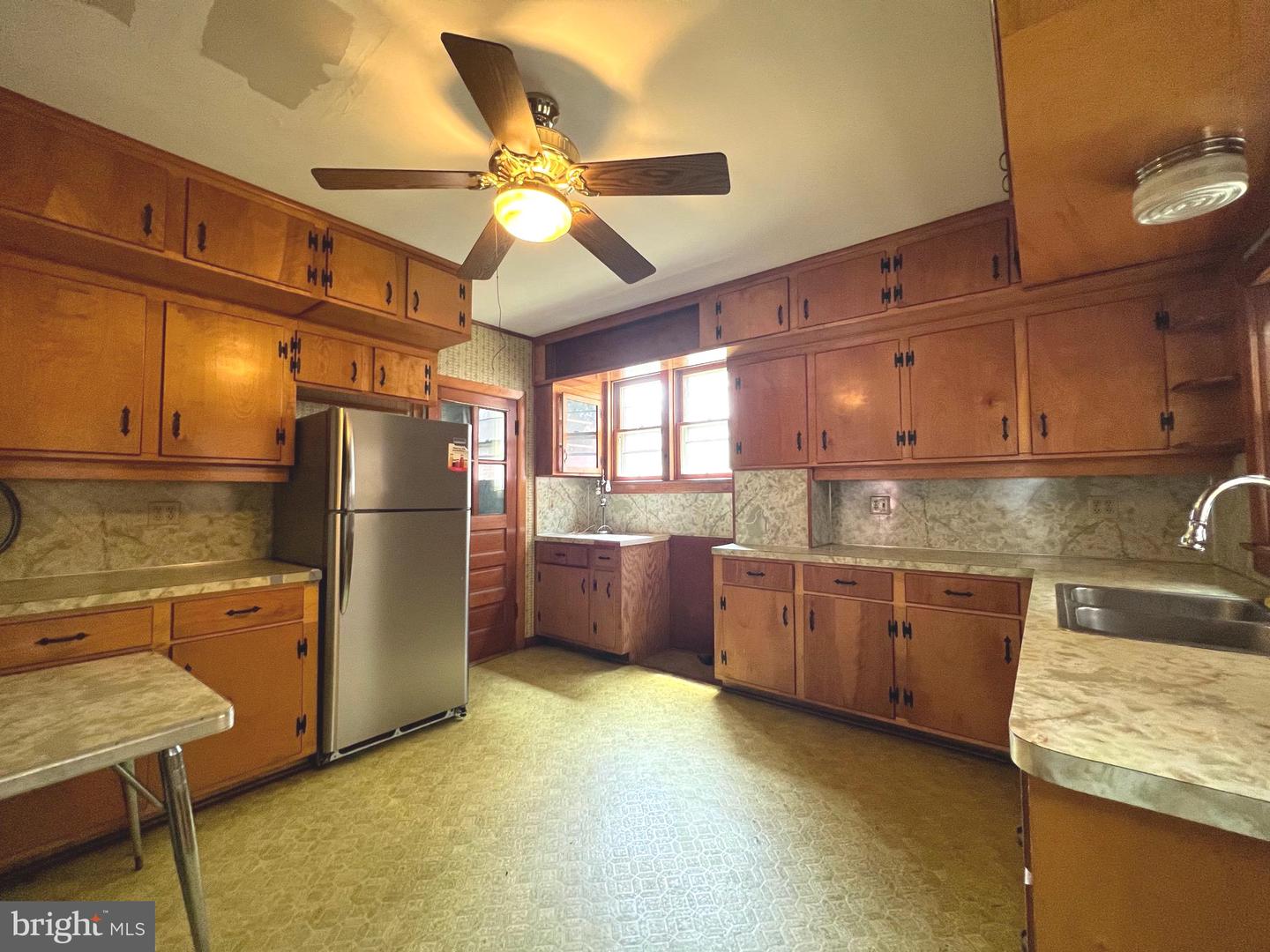 202 E MARTIN ST Property Photo 1