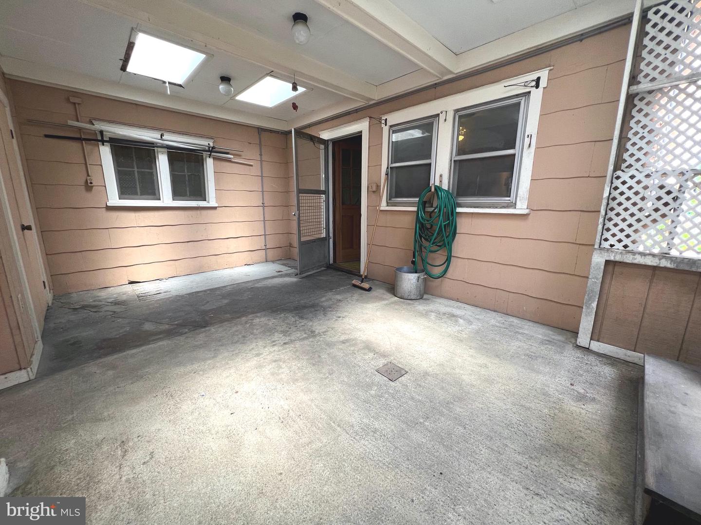 202 E Martin St Property Photo 3
