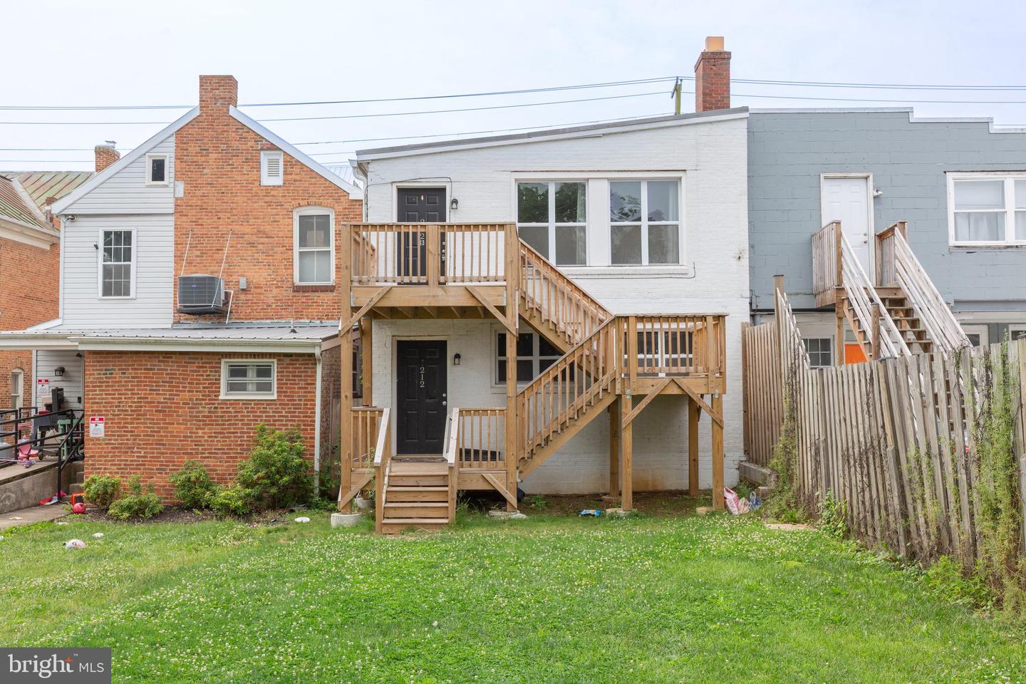 212 W Burke St #b Property Photo 1
