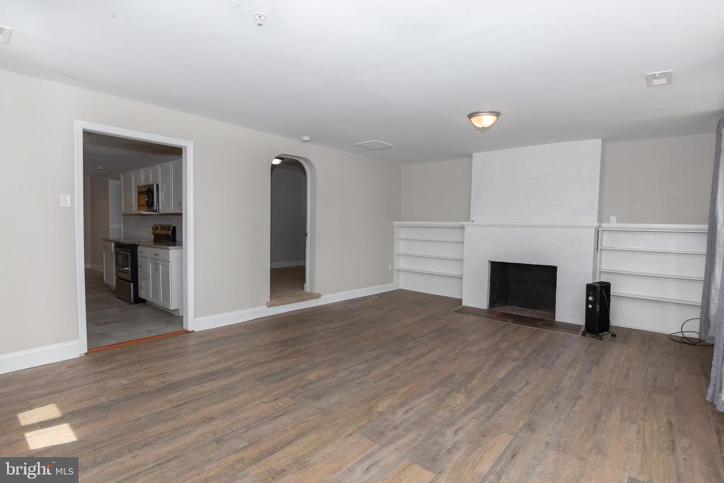 212 W Burke St #b Property Photo 3