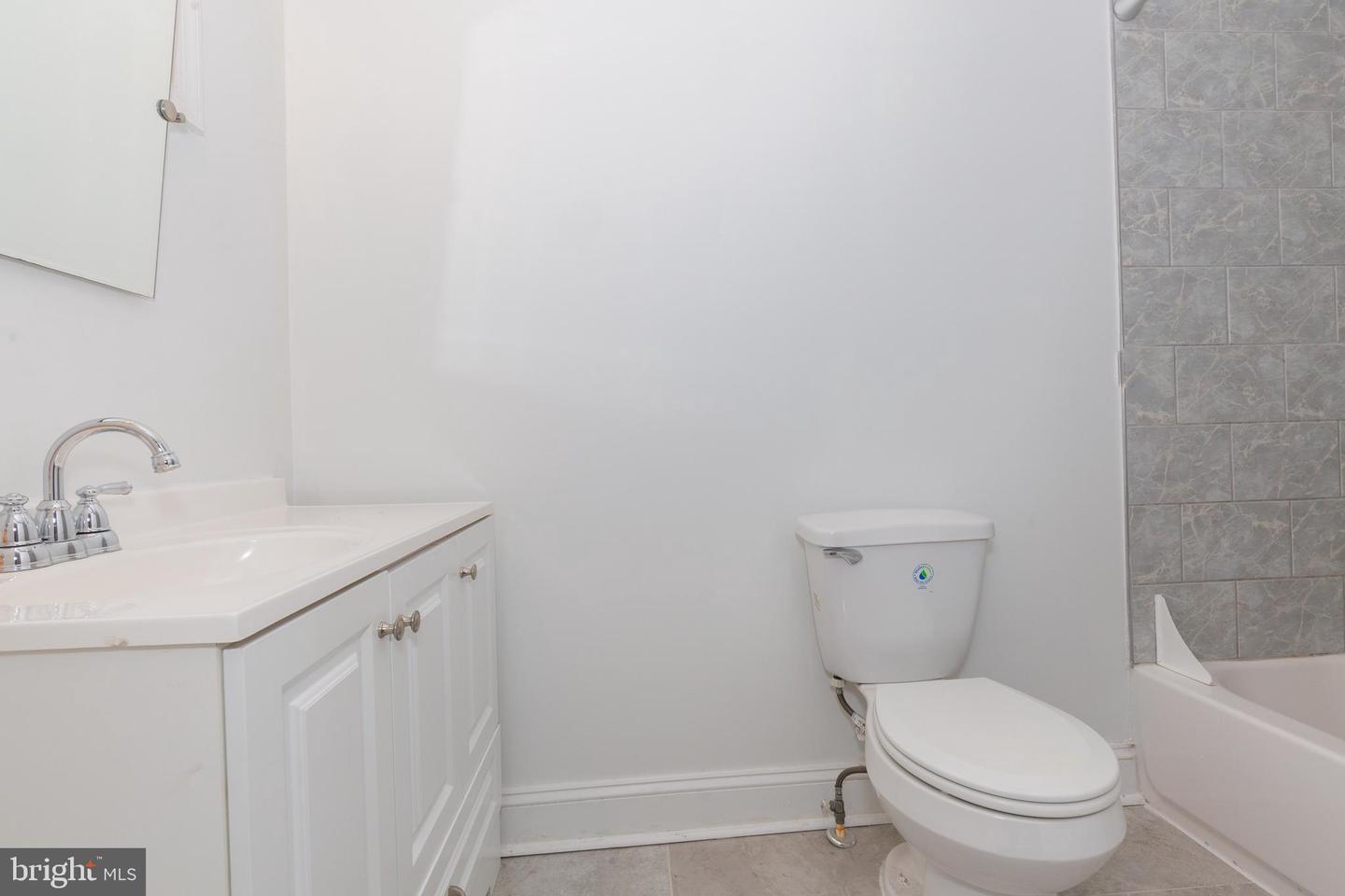 212 W Burke St #b Property Photo 6